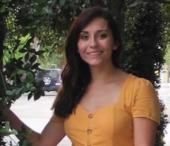 brown hair woman in front of tree 